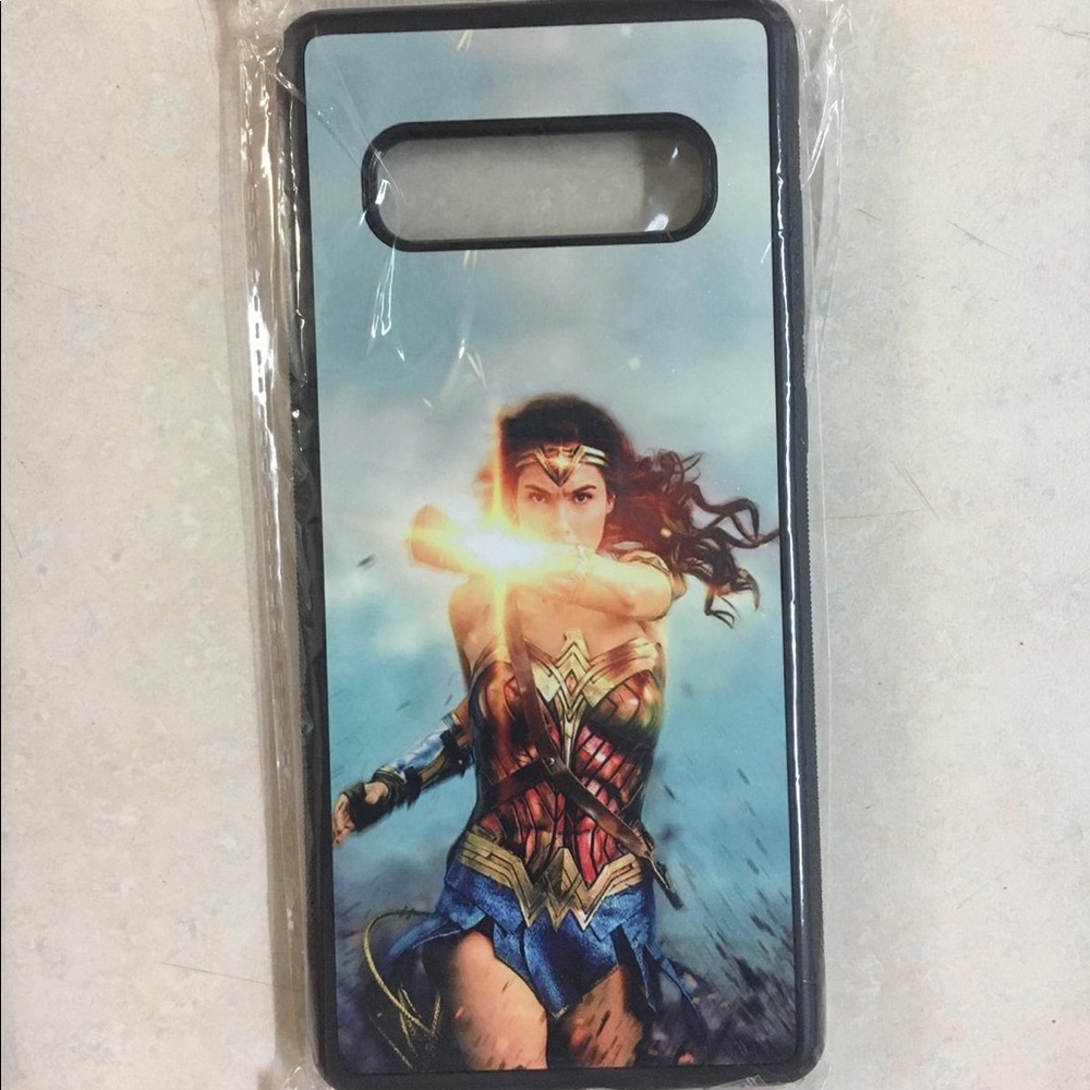 Wonder Woman iPhone 6s/7/8 Plus Case. BRAND NEW!!